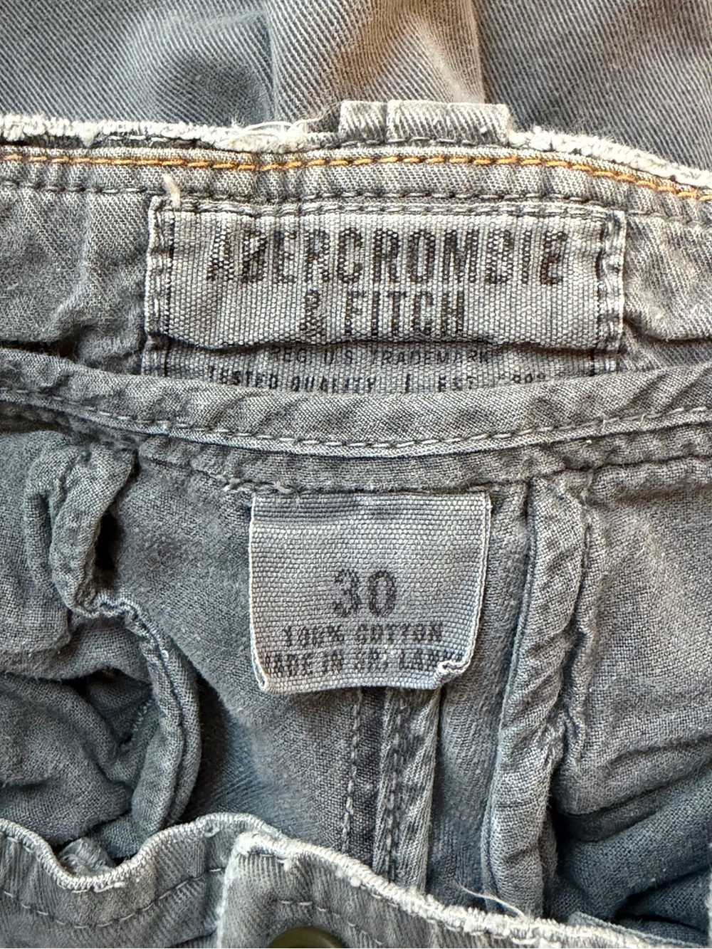 Vintage Abercrombie & Fitch Men’s Gray Cargo Shorts- 30 Waist